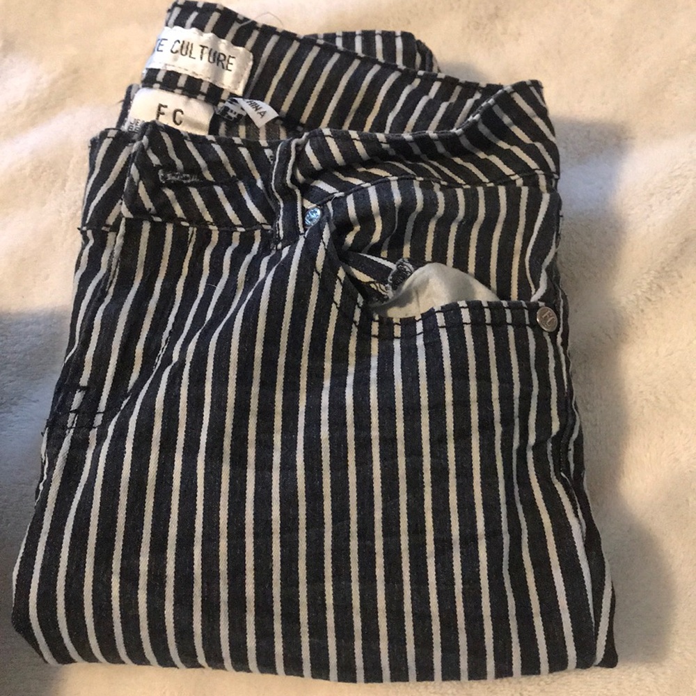 Striped skinny pants